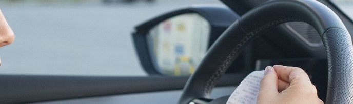 dix ans après la loi hamon, découvrez les difficultés rencontrées par les français face aux hausses des prix de l'assurance auto et les solutions possibles.